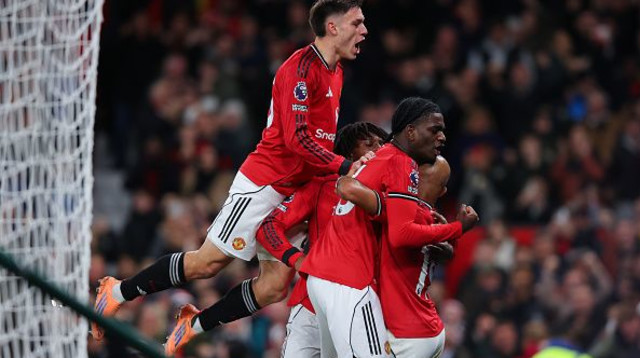 מנואל אוגרטה ושחקני מנצ'סטר יונייטד חוגגים (צילום: James Gill - Danehouse)