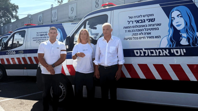 טקס חנוכת אמבולנסים של "יוסי אמבולנס" לזכר נרצחי "אמבולנס המוות" בנובה (צילום: יח"צ)