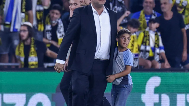 איתמר בן גביר באצטדיון טדי אחרי המשחק של בית"ר ירושלים נגד פאוק סלוניקי (צילום: דני מרון)