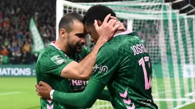 מחמוד ג'אבר עם ג'ושוע דופוס (צילום: GettyImages)