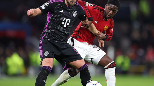 הארי קיין מול קובי מאינו של מנצ'סטר יונייטד (צילום: Michael Steele)