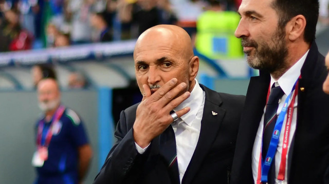 לוצ'אנו ספאלטי מאמן נבחרת איטליה עם ג'אנלואיג'י בופון (צילום: רויטרס)