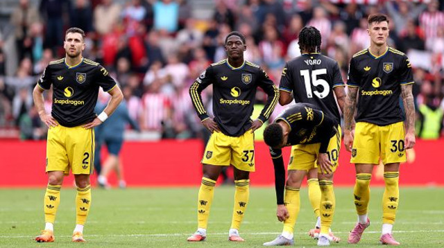 קובי מאינו ושחקני יונייטד (צילום: Justin Setterfield / Staff)