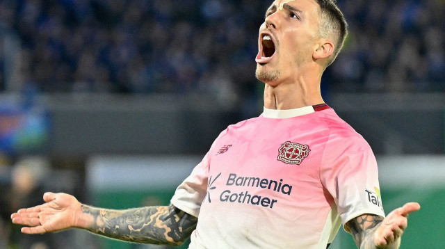 אלכס גרימאלדו שחקן באייר לברקוזן חוגג שער (צילום: GettyImages, INA FASSBENDER/AFP)