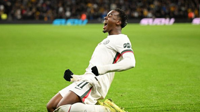 ג'יימי גיטנס חוגג שער במדי צ'לסי (צילום: Clive Mason)