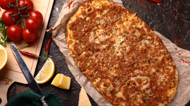 פיצה לבנונית (צילום: שאטרסטוק)