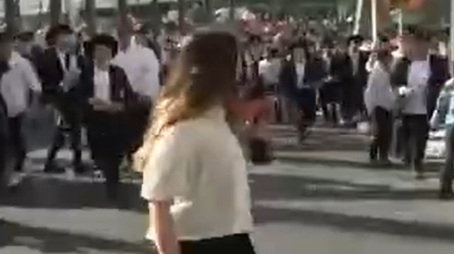 ענבר טויזר בהפגנת החרדים בירושלים (צילום: קשת 12)