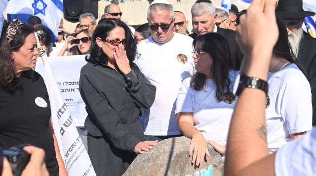 הלוויתו של אופיר צרפתי ז"ל (צילום: דוברות עיריית קרית אתא)