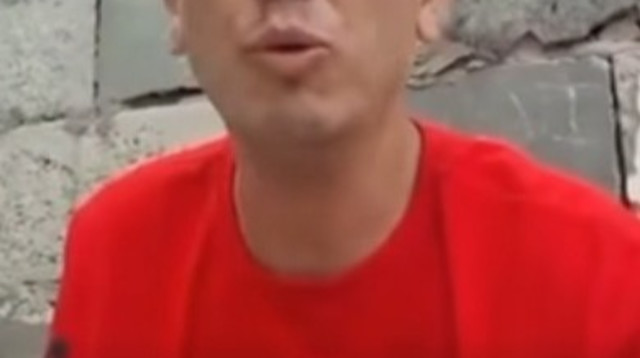 תושב עזתי מדבר על ציד הכריש הלווייתני (צילום: צילום מסך)