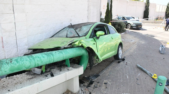 זירת התאונה בצומת אודים (צילום: דוברות המשטרה)