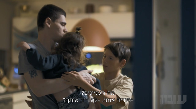 מקסים הרקין מתראיין לתוכנית "עובדה" של אילנה דיין בערוץ 12 (צילום: צילום מסך ערוץ 12)