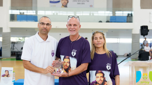 אולם הספורט בקרית אונו נחנך על שם ברק הלפרן ז"ל (צילום: באדיבות המשפחה, רועי כפיר)