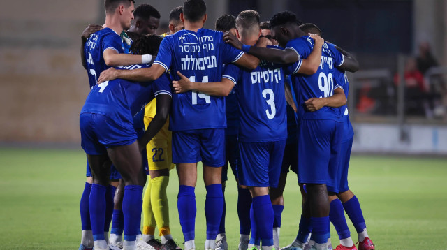 שחקני עירוני טבריה (צילום: מאור אלקסלסי)