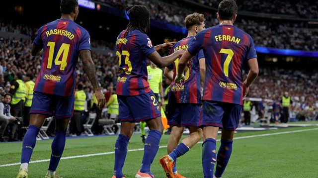 שחקני ברצלונה חוגגים (צילום: Getty images)