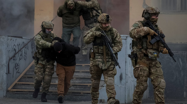 SBU שירות הביטחון האוקראיני בתרגיל (צילום: REUTERS/Gleb Garanich)