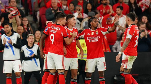 שחקני בנפיקה ליסבון חוגגים (צילום: Getty images)