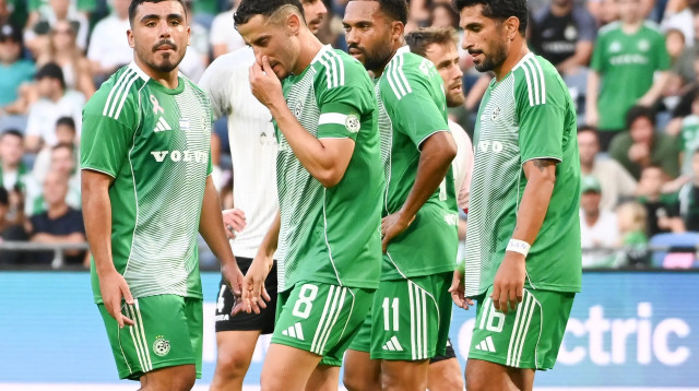 קני סייף, קנג'י גורה, דולב חזיזה, איתן אזולאי שחקני מכבי חיפה (צילום: ברני ארדוב)