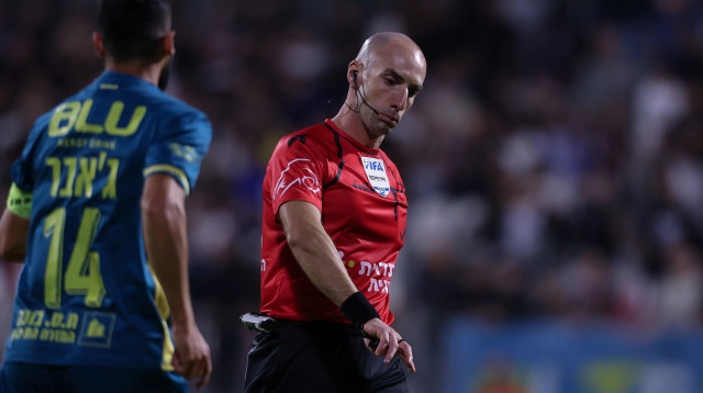 גל לייבוביץ', שופט כדורגל (צילום: מאור אלקסלסי)