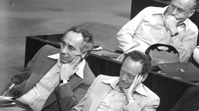 יצחק רבין ושמעון פרס (צילום: שמואל רחמני, למעריב בלבד)