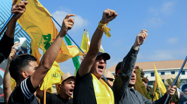 תומכי חיזבאללה (צילום: REUTERS/Mohamed Azakir)