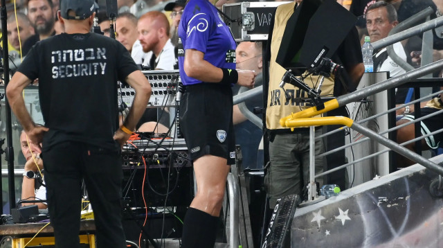 ספיר ברמן, שופטת כדורגל (צילום: ברני ארדוב)