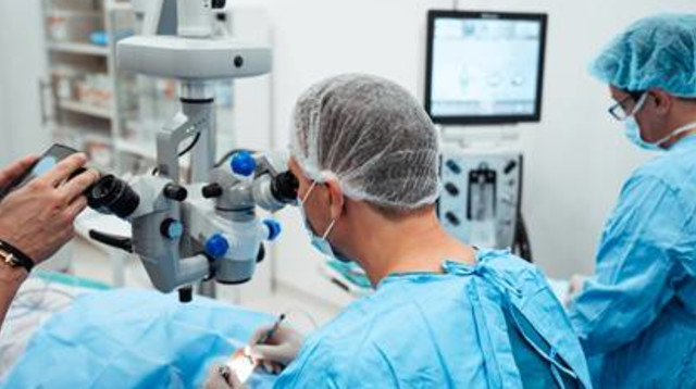 ניתוח לייזר בעין (צילום: שאטרסטוק)