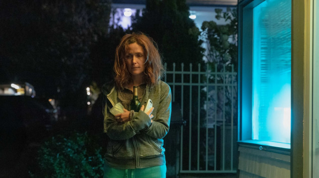 "אם היו לי רגליים הייתי בועטת בך" (צילום: Logan White. Courtesy of A24 )