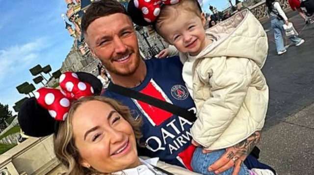 זאק פרקר עם אשתו ובתו (צילום: מסך, אינסטגרם)