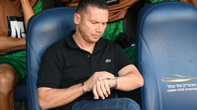 ברק בכר מאמן מכבי חיפה (צילום: ברני ארדוב)