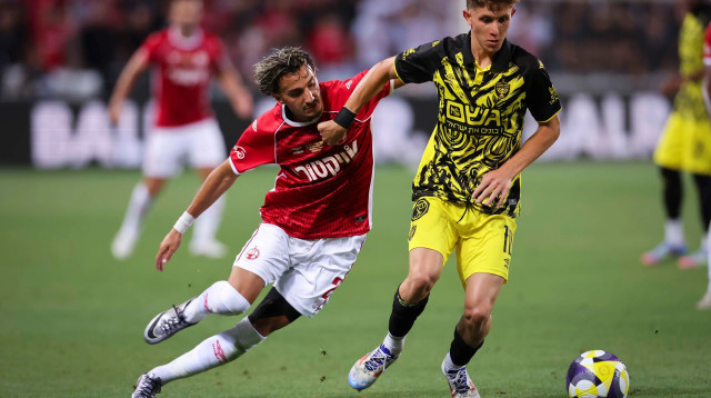 גיא מזרחי, הפועל באר שבע לצד עדי יונה, בית"ר ירושלים (צילום: מאור אלקסלסי)