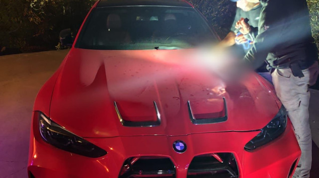 רכב BMW שעוקל בכפר מנדא (צילום: דוברות המשטרה)