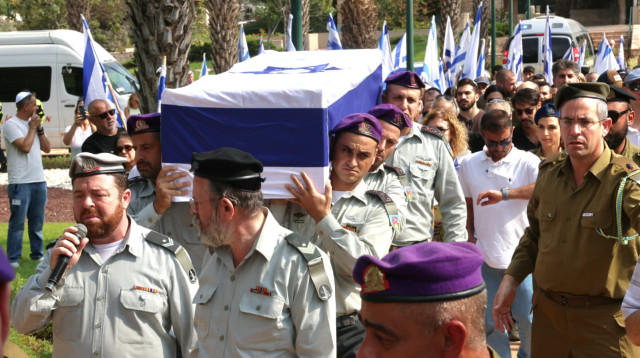 ארונו של אסף חממי ז"ל (צילום: מרק ישראל סלם)