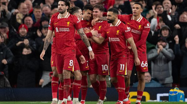 שחקני ליברפול חוגגים (צילום: Visionhaus)