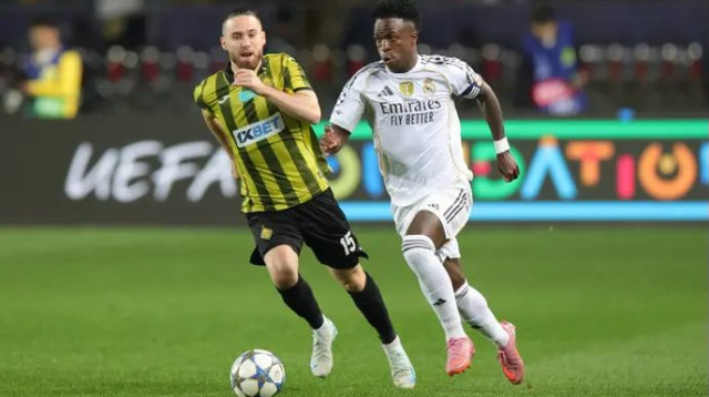 בליגה של הגדולים. עופרי ארד מול ויניסיוס (צילום: אימג'בנק  GettyImages)