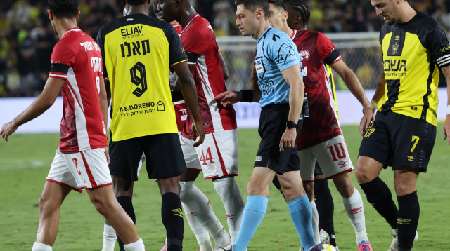 שחקני בית"ר ירושלים והפועל באר שבע (צילום: דני מרון)