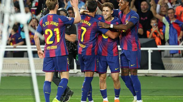 שחקני ברצלונה חוגגים (צילום: Gettyimages)