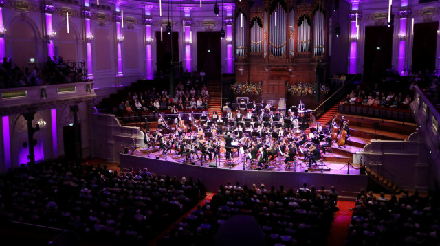 תזמורת הנוער הפלסטינית מופיעה בקונצרטחבאו באמסטרדם (צילום:  REUTERS/Eva Plevier)