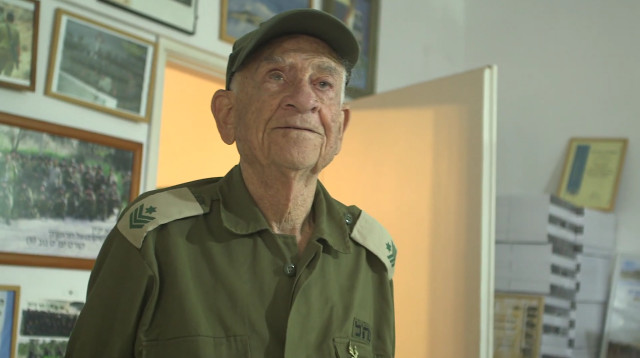 רנ״ג (מיל’) עזרא יכין, מתוך "אלנקם" (צילום: צילום מסך)