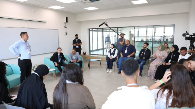 תיכון ״כוכבי המדבר״  (צילום: איוב אבו מדיגם)