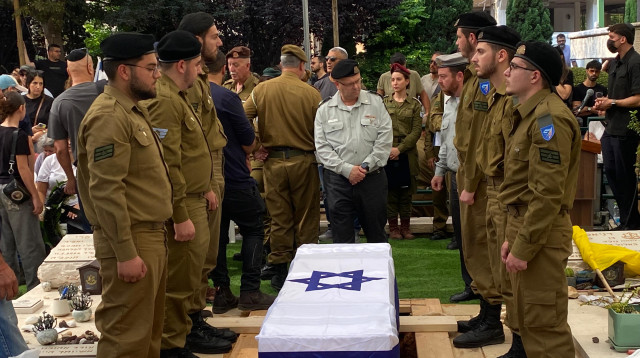 הלווייתו של סמ"ר עוז דניאל ז"ל (צילום: אבשלום ששוני)