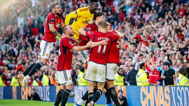 כריסטיאן אריקסן ושחקני יונייטד חוגגים (צילום: Ash Donelon / Contributor)