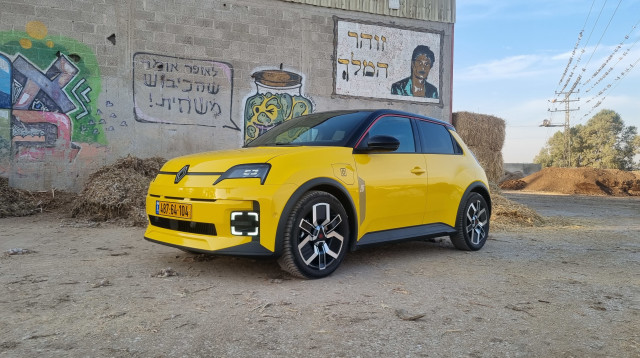 רנו 5 חשמלית (צילום: אודי עציון)