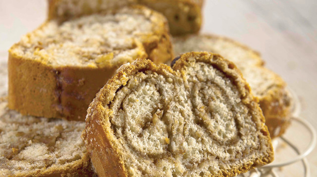 גלילת חלווה ואגוזים (צילום: פסקל פרץ-רובין)