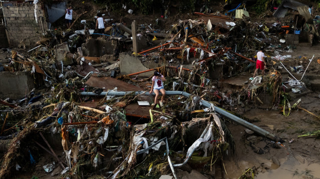 ההרס שזרע טייפון "קלמגי" (צילום: רויטרס)