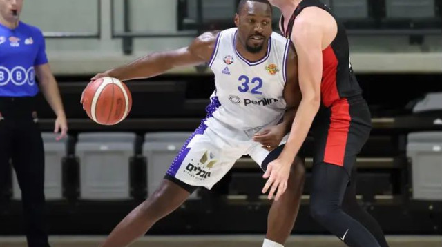 אחד הזרים הדומיננטיים שהיו כאן. אונואקו (צילום: דני מרון)