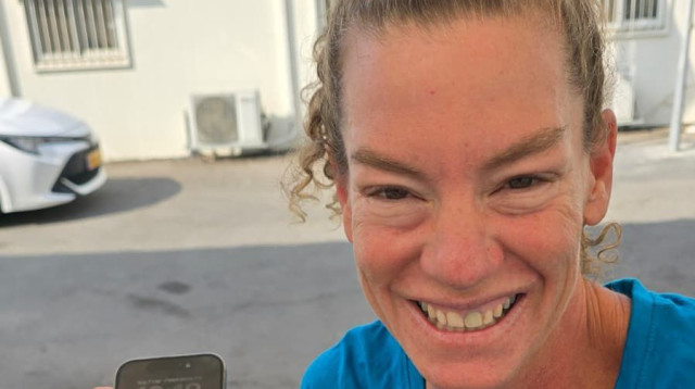 הצעירה שמצאה את הטלפון (צילום: מערכת וואלה!)