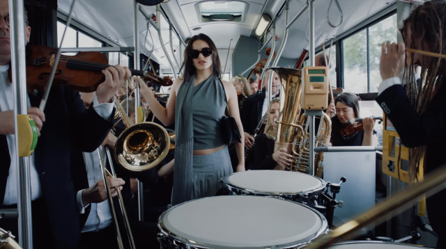 רוסליה בקליפ של הסינגל "Berghain" (צילום: צילום מסך יוטיוב)