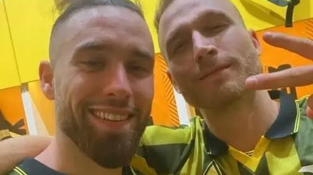 גלזר עם ארד (צילום: אתר רשמי, ההתאחדות לכדורגל)