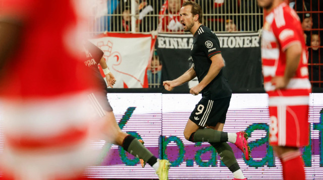 הארי קיין שחקן באיירן מינכן חוגג שער (צילום: GettyImages, ODD ANDERSEN/AFP)