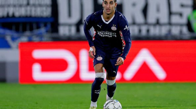 תאי עבד במדי מילואי פ.ס.וו איינדהובן (צילום: Soccrates Images)